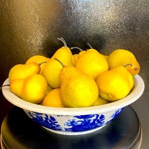 Pears 🍐 Decorative Fruits in the Bowl